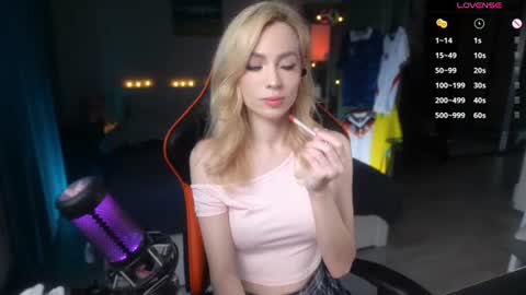 Snapshot of like_pie chatting on 06-27-26, 03:06 Ilona 3 OF online show from 06-27-26, 03:06