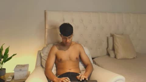 Snapshot of lil_ae1 chatting on 01-10-26, 06:53 lil online show from 01-10-26, 06:53