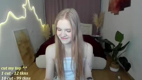 Snapshot of lil_cookie_monster chatting on 02-05-26, 01:27 Erica online show from 02-05-26, 01:27