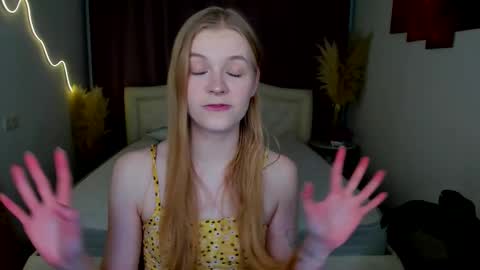 Snapshot of lil_cookie_monster chatting on 02-06-26, 01:25 Erica online show from 02-06-26, 01:25