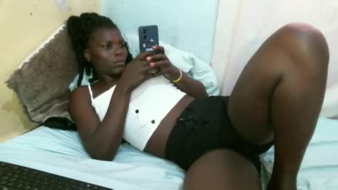 Snapshot of lil_donna chatting on 01-14-25, 04:57 lil_donna online show from 01-14-25, 04:57