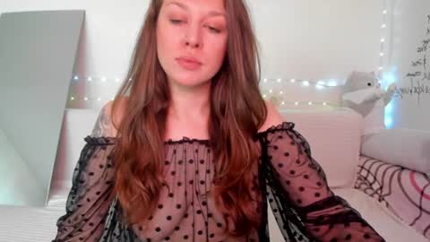 Snapshot of lil_foxy999 chatting on 06-25-26, 05:23 Alisa online show from 06-25-26, 05:23