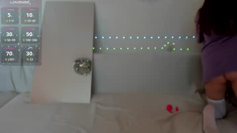 Snapshot of lil_foxy999 chatting on 07-18-26, 10:52 Alisa online show from 07-18-26, 10:52