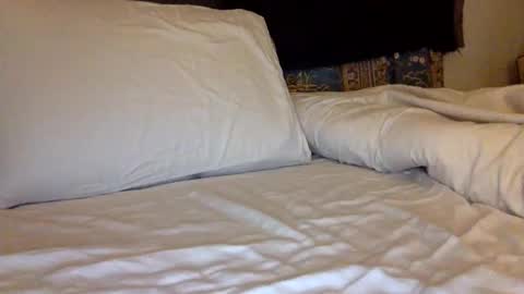 Snapshot of lil_i chatting on 12-13-25, 11:32 LIL i online show from 12-13-25, 11:32