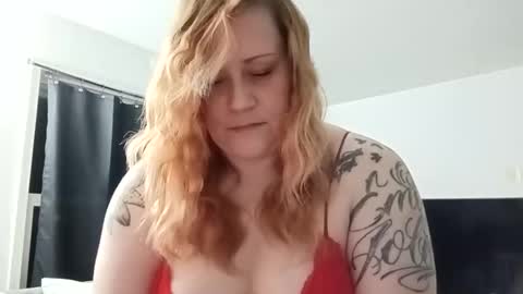 lil_nelli8 online show from 04-22-26, 08:06