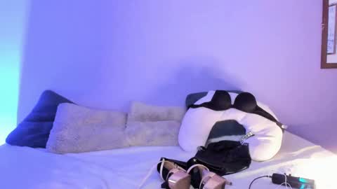 Lola online show from 03-11-25, 01:16