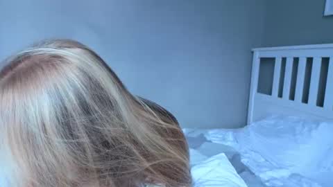 Snapshot of lil_tasty33 chatting on 10-03-25, 10:01 Emma online show from 10-03-25, 10:01