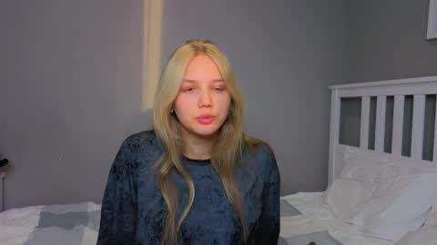 Snapshot of lil_tasty33 chatting on 10-14-25, 10:16 Emma online show from 10-14-25, 10:16