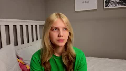 Snapshot of lil_tasty33 chatting on 12-02-25, 10:42 Emma online show from 12-02-25, 10:42