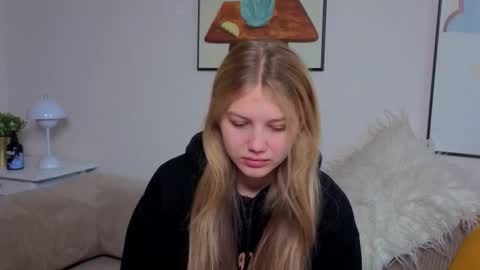 Emma online show from 03-26-26, 01:22