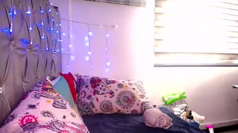   online show from 03-07-25, 02:34