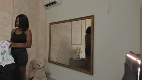 Snapshot of lilabeily chatting on 01-07-25, 10:43 lila bailey online show from 01-07-25, 10:43