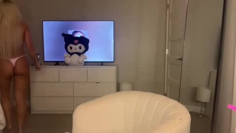 Snapshot of lilbbyliv chatting on 09-17-25, 02:02 lilbbyliv online show from 09-17-25, 02:02