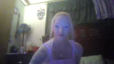 Snapshot of lilbit4u chatting on 02-25-25, 12:47 lilbit4u online show from 02-25-25, 12:47