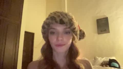 Snapshot of lilbitali chatting on 12-16-25, 08:52 Aligator online show from 12-16-25, 08:52