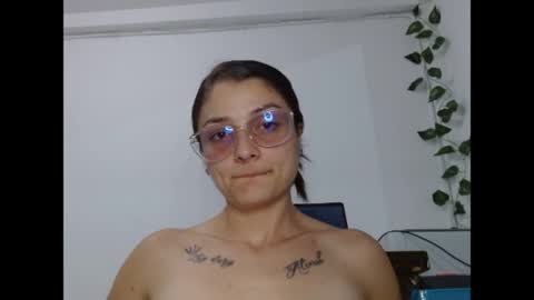 Snapshot of lilcoralinne_0 chatting on 05-28-26, 01:36 Valeri Villalobos IG villa lobosvaleri online show from 05-28-26, 01:36