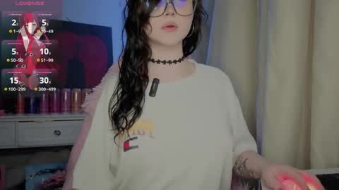 Snapshot of lilhornyprincess chatting on 05-01-26, 10:42 Nika and Lori online show from 05-01-26, 10:42