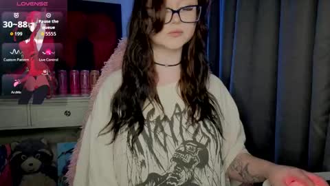Snapshot of lilhornyprincess chatting on 06-01-26, 06:31 Nika and Lori online show from 06-01-26, 06:31