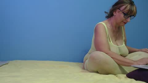 lilieth online show from 12-19-24, 06:45