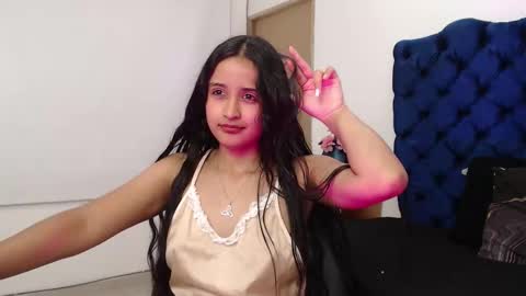 Lili online show from 10-17-25, 03:20