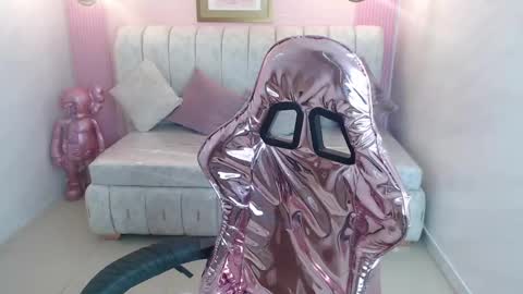 Snapshot of lili_conor_s chatting on 02-21-25, 10:28 Lili online show from 02-21-25, 10:28