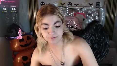 Snapshot of lili_conor_s chatting on 10-05-25, 09:40 Lili online show from 10-05-25, 09:40