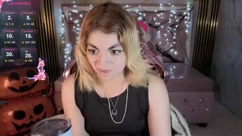 Snapshot of lili_conor_s chatting on 10-18-25, 04:37 Lili online show from 10-18-25, 04:37