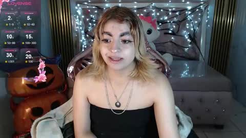 Snapshot of lili_conor_s chatting on 10-21-25, 04:13 Lili online show from 10-21-25, 04:13