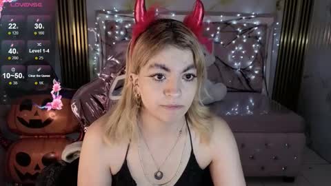 Snapshot of lili_conor_s chatting on 10-27-25, 03:10 Lili online show from 10-27-25, 03:10