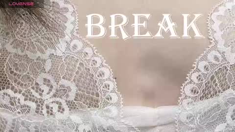 Snapshot of lili_flowerr chatting on 02-15-25, 12:11 Lilli follow me kiss online show from 02-15-25, 12:11