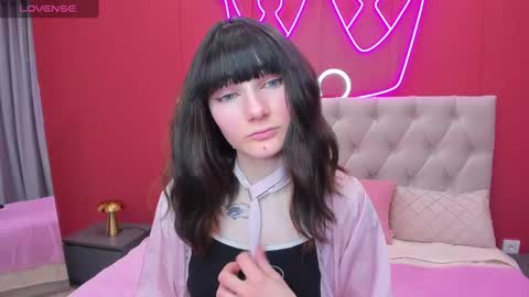 Snapshot of lili_flowerr chatting on 02-20-25, 09:00 Lilli follow me kiss online show from 02-20-25, 09:00