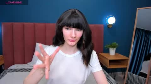 Snapshot of lili_flowerr chatting on 03-11-25, 02:32 Lilli follow me kiss online show from 03-11-25, 02:32