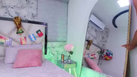 Snapshot of lili_jhonson chatting on 06-21-26, 11:57 Lily online show from 06-21-26, 11:57