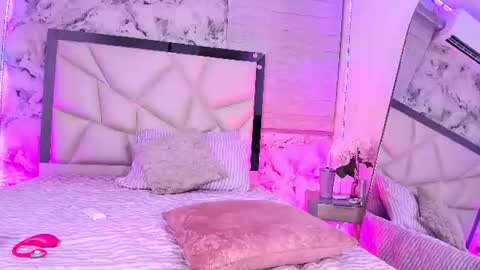Snapshot of lili_jhonson chatting on 07-14-26, 12:00 Lily online show from 07-14-26, 12:00