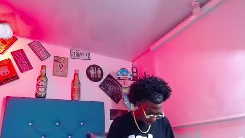 Snapshot of lili_roussi chatting on 10-16-25, 02:23 lili_roussi online show from 10-16-25, 02:23