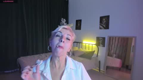 Lilia online show from 10-17-25, 11:13