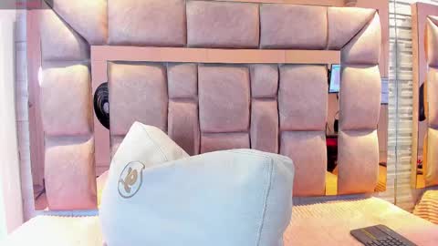 LILIAN  online show from 09-30-25, 08:03