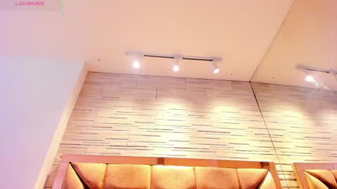 LILIAN  online show from 11-14-25, 07:45