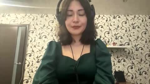 Snapshot of lilianasomsana chatting on 11-07-25, 03:23 Lili online show from 11-07-25, 03:23