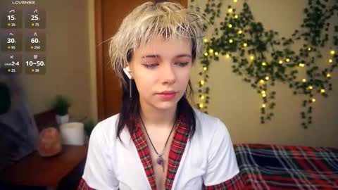 Snapshot of liliandaniels chatting on 09-16-25, 06:14 Lilian online show from 09-16-25, 06:14