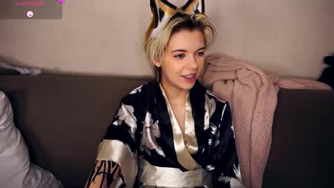 Snapshot of liliandaniels chatting on 10-18-25, 06:26 Lilian online show from 10-18-25, 06:26