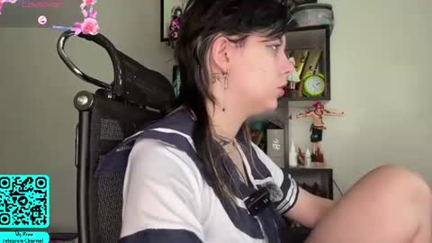 Snapshot of liliandaniels chatting on 06-14-26, 06:59 Lilian online show from 06-14-26, 06:59