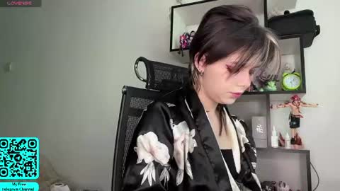 Snapshot of liliandaniels chatting on 07-04-26, 07:03 Lilian online show from 07-04-26, 07:03