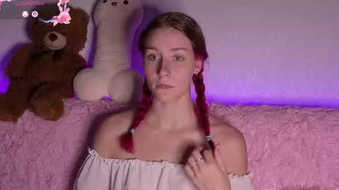 Snapshot of lilianlahot chatting on 07-18-26, 04:55 Lilly online show from 07-18-26, 04:55