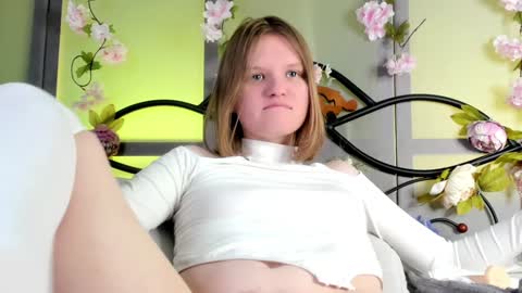 hi guys Im new here Im 18 years oldIve never had sex online show from 12-13-24, 08:15