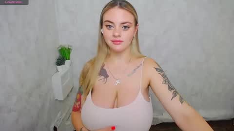 Snapshot of liliaterenzi_ chatting on 07-04-26, 10:10 Lilia online show from 07-04-26, 10:10