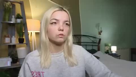 Lilie online show from 02-16-25, 06:54