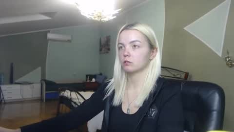 Lilie online show from 03-08-25, 11:28