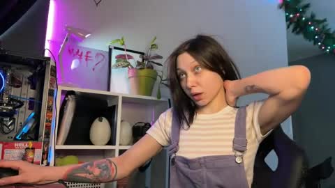 Snapshot of lilies_and_minipoots chatting on 01-28-25, 07:22 Sonechka online show from 01-28-25, 07:22