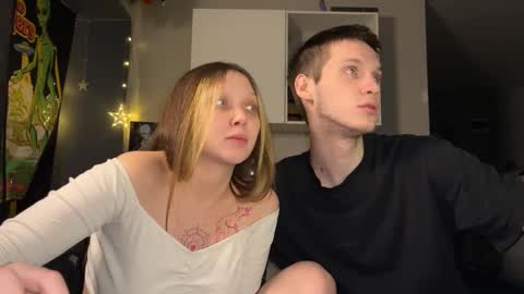 Snapshot of lilies_and_minipoots chatting on 12-18-25, 04:02 Sonechka online show from 12-18-25, 04:02